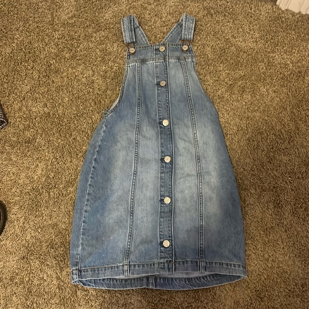 Cute denim gap dress.